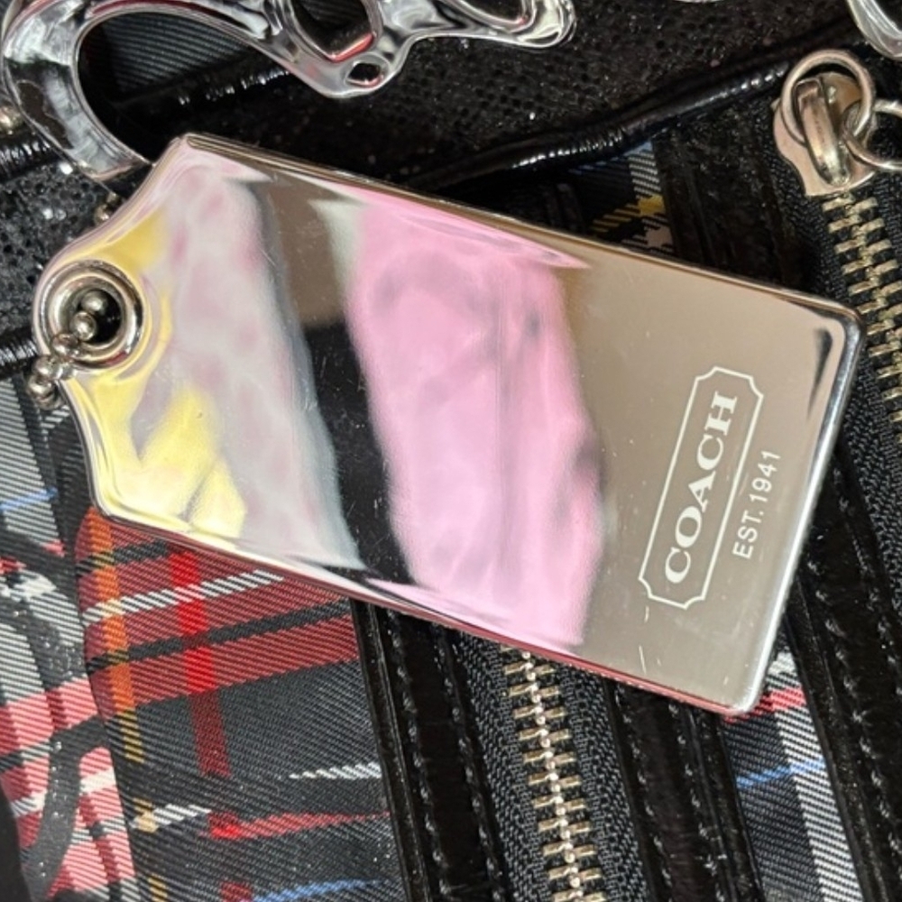 Coach POPPY TARTAN GLAM Tote/Wristlet Set with Red/Black Script And 2 Hangtags - Picture 9 of 12